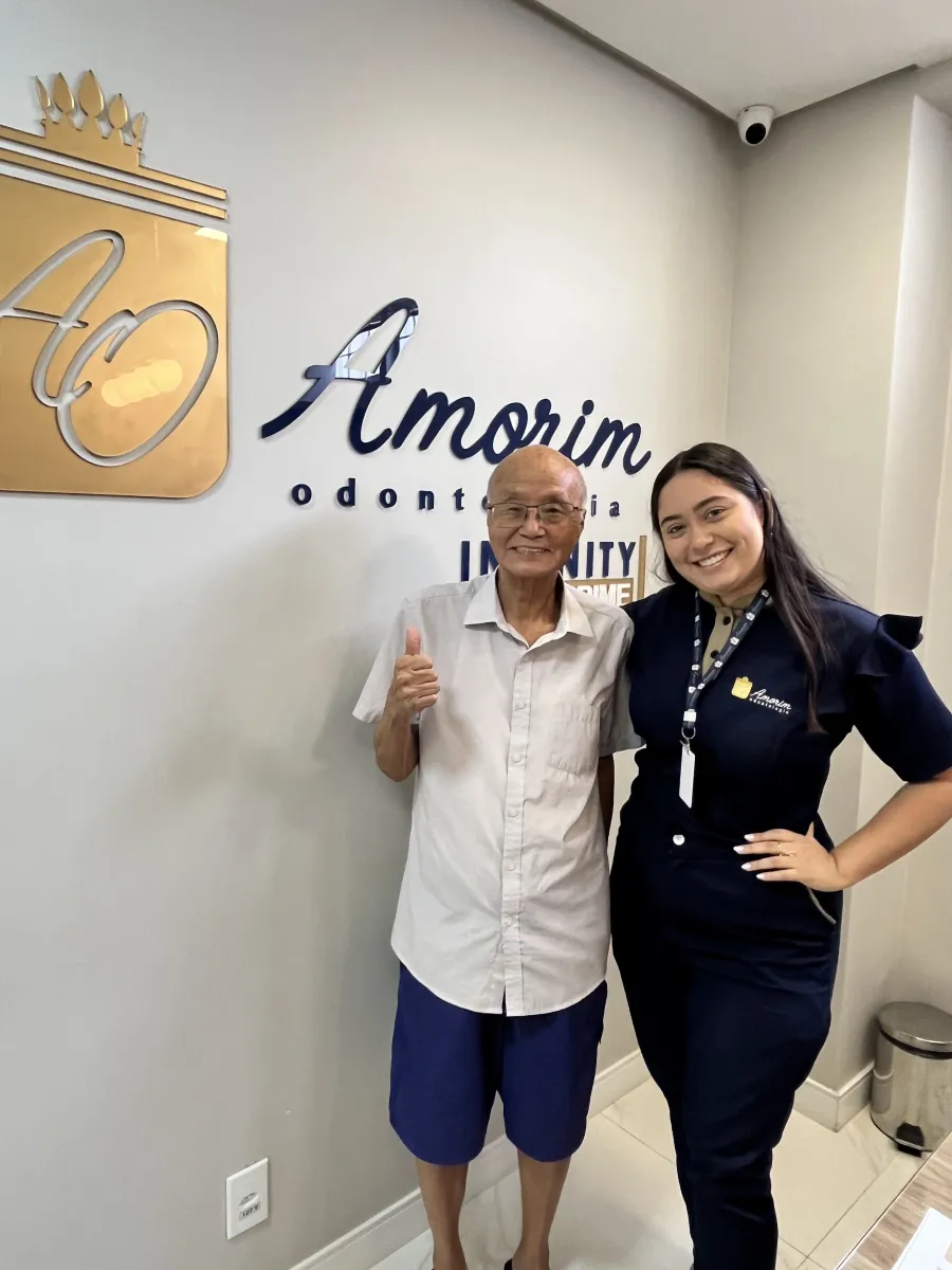 Paciente idoso acolhido pela equipe da Amorim Odontologia em Manaus