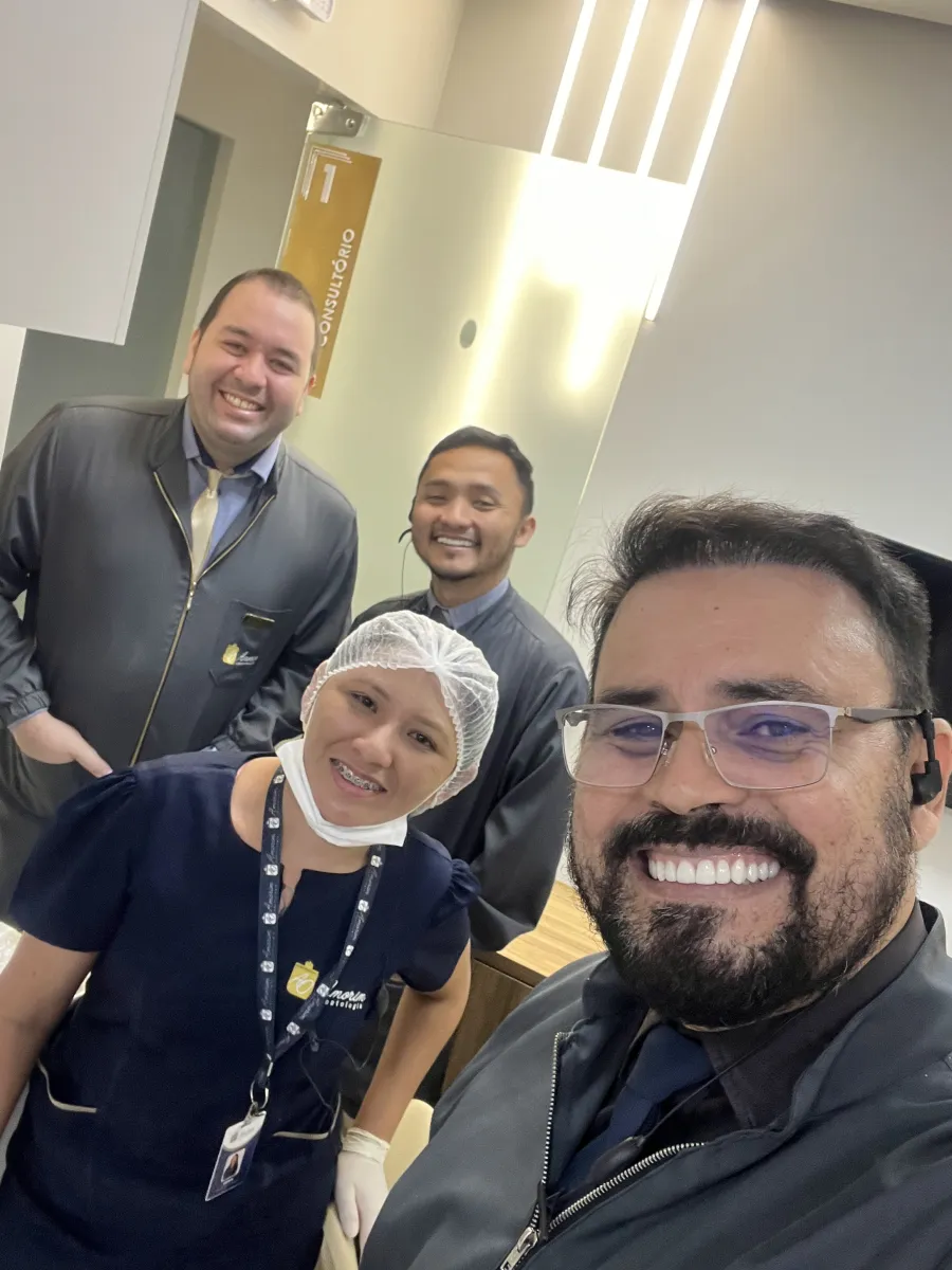 Equipe da Amorim Odontologia com o Dr. Marcio Amorim